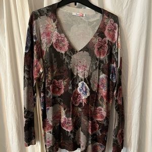 Robert graham vneck sweater